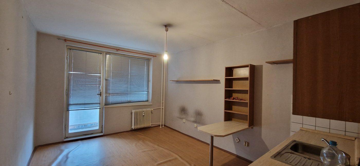 Garzónka, Považská ulica (pred)