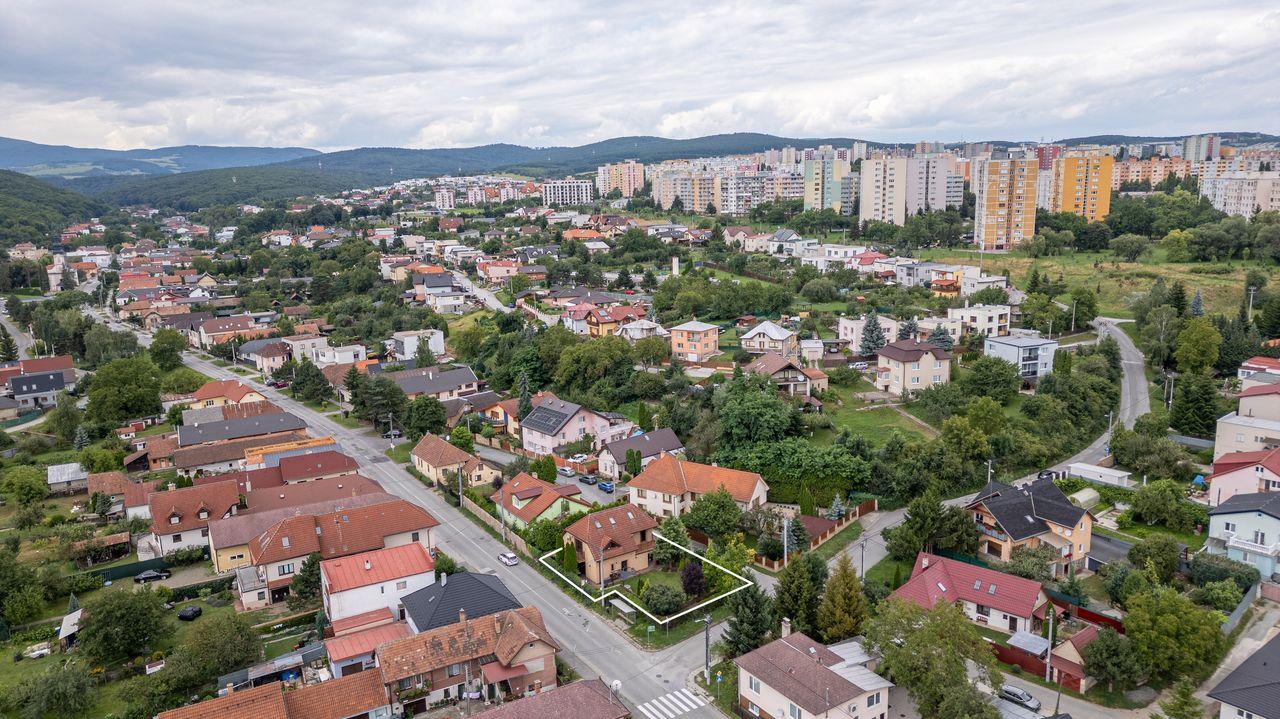 Predaj rodinného domu v Myslave s garážou a terasou