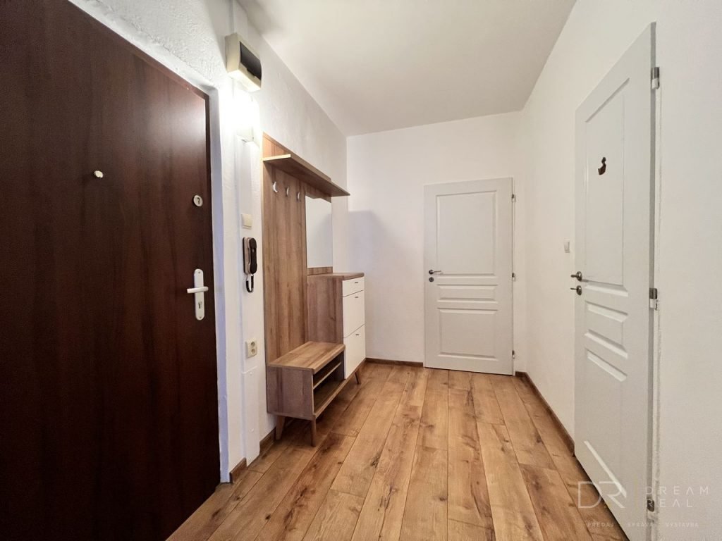 Predaj 1,5-izbového bytu, Talinská – Nad Jazerom